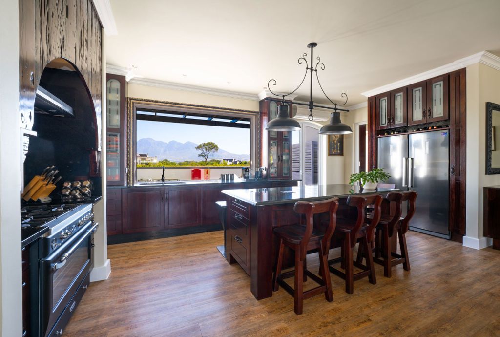 Property photo 2 of 39 Vlv1687941
