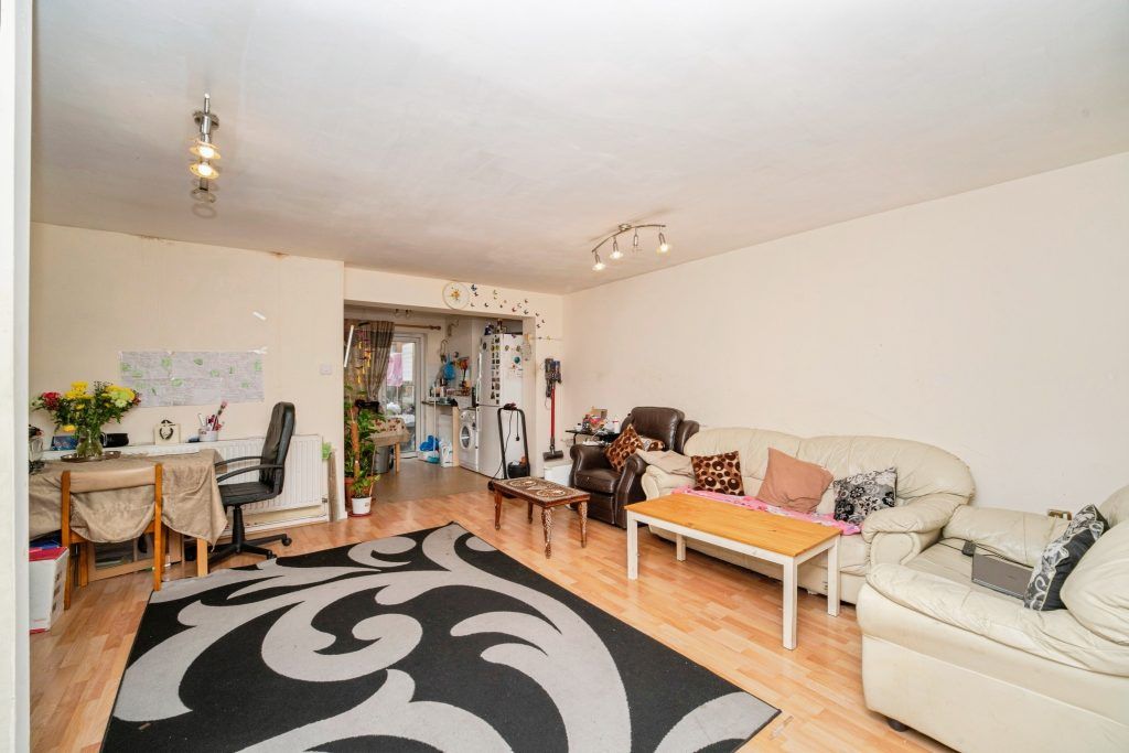 Property photo 3 of 18