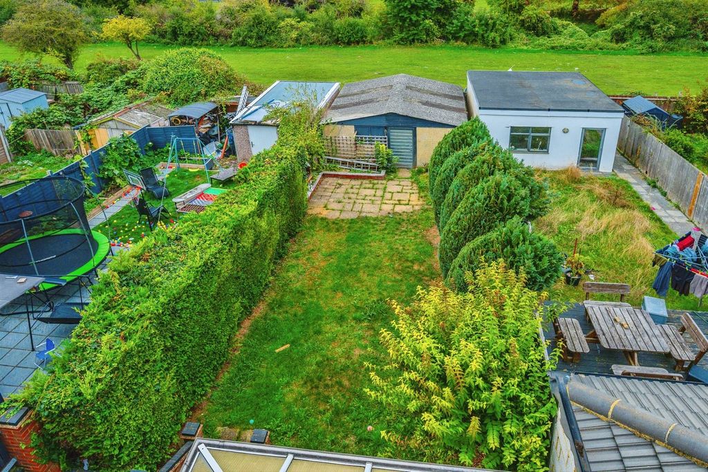 Property photo 2 of 20