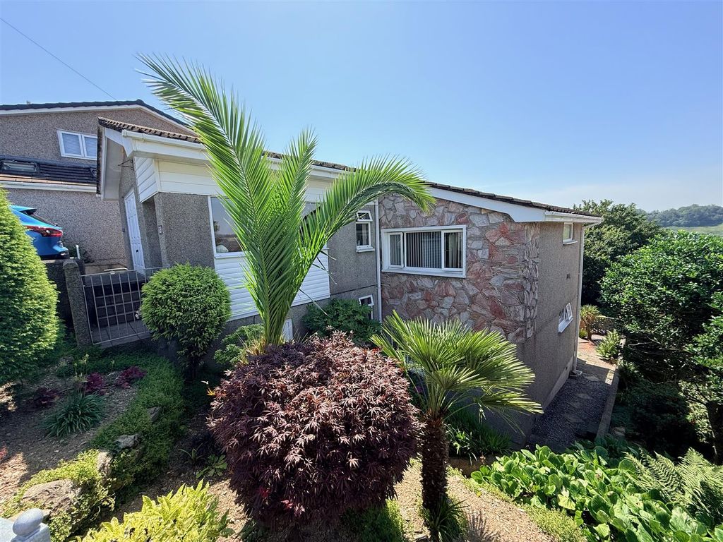 Property photo 1 of 34 New Park Road, Plympton, Plymouth Pl7 1Jf