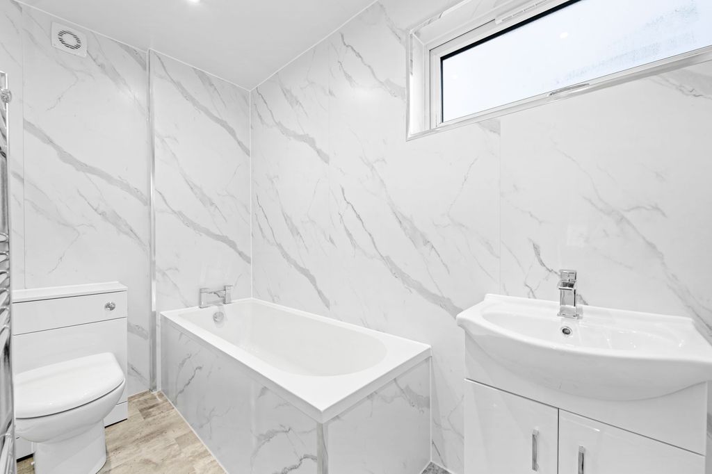 Property photo 3 of 24 Family Bathroom