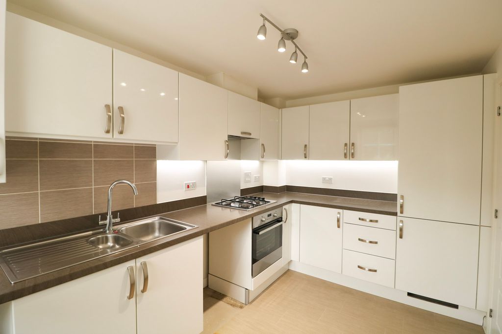 Property photo 2 of 16 Kitchen