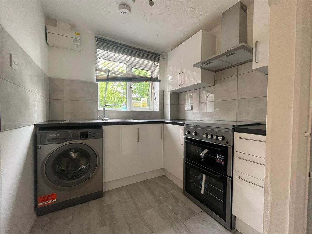 Property photo 2 of 7 Kitchen.Jpg