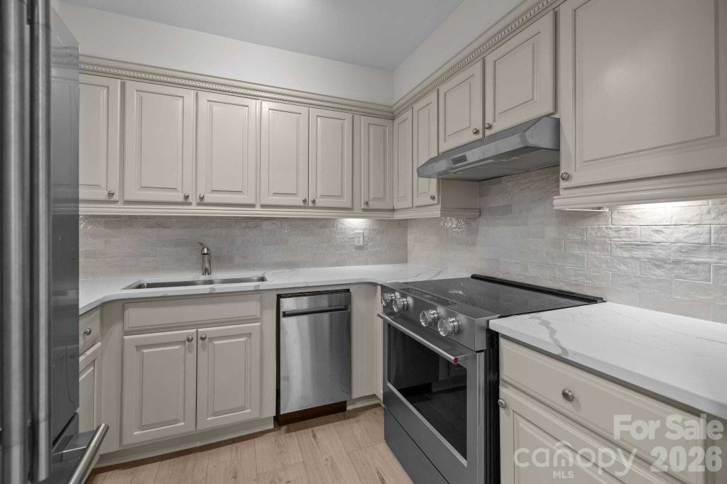 Property photo 1 of 28