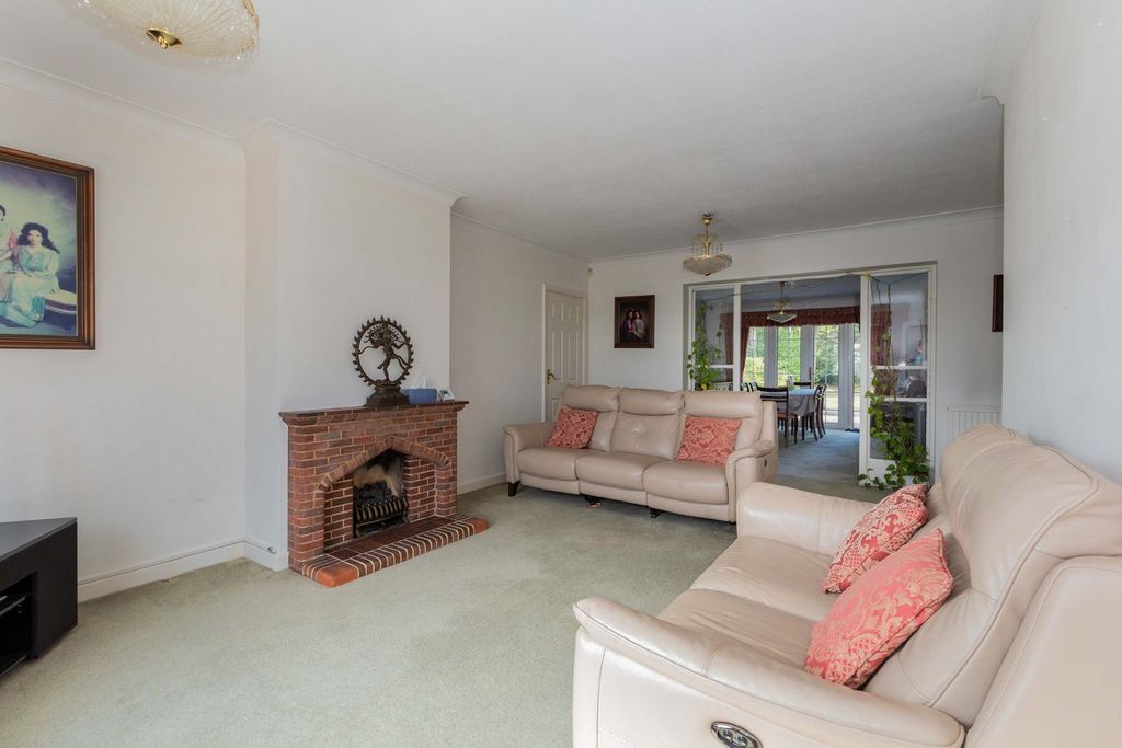 Property photo 2 of 19