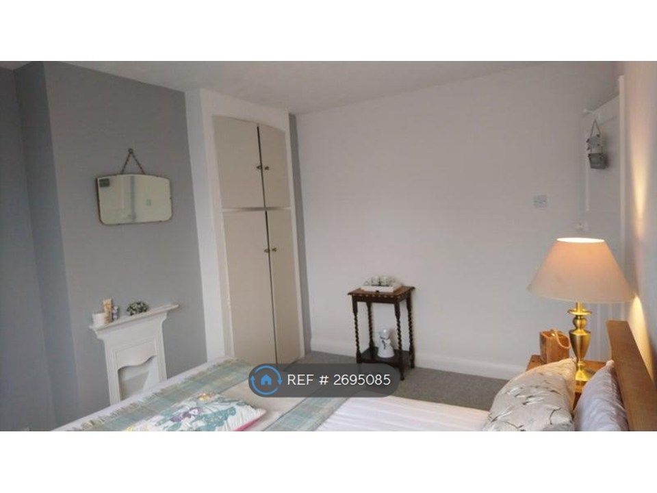 Property photo 3 of 6 Bedroom 1