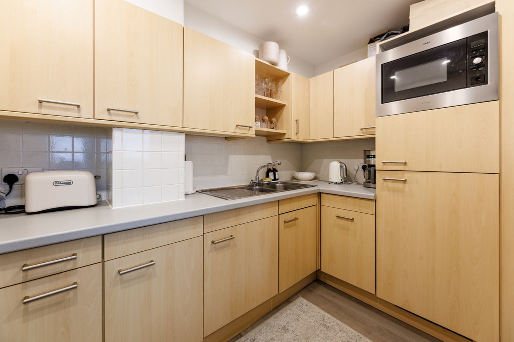 Property photo 3 of 10 Consort Rise House Flat 77 (06 Of 10)
