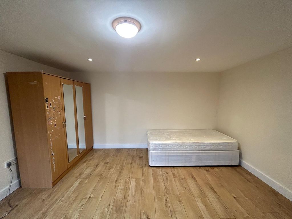 Property photo 1 of 4 1 Bed Studio To Rent Minterne Avenue, Southall Ub2
