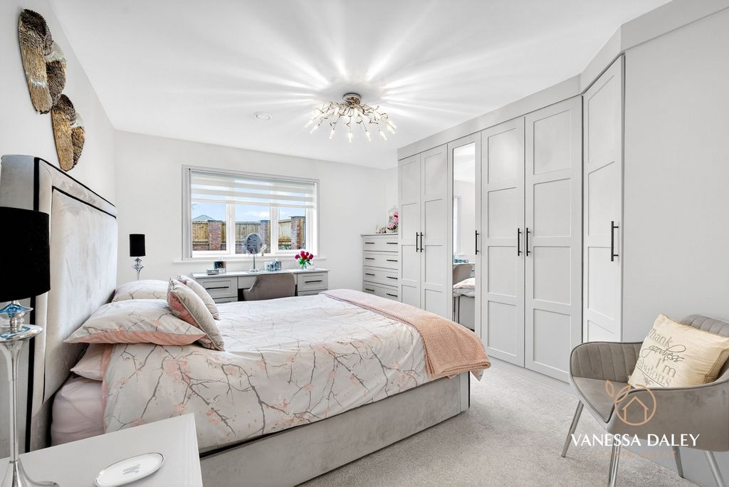 Property photo 3 of 34