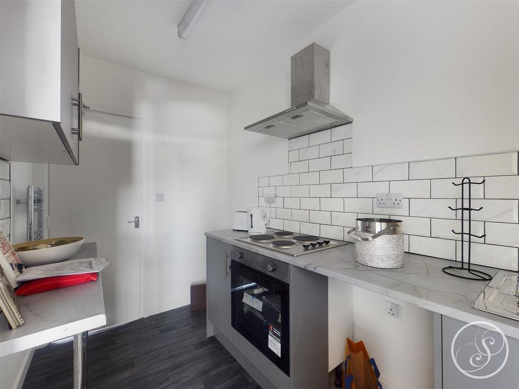 Property photo 3 of 8 Cam00408P1-Pr0366-Still05.Jpg