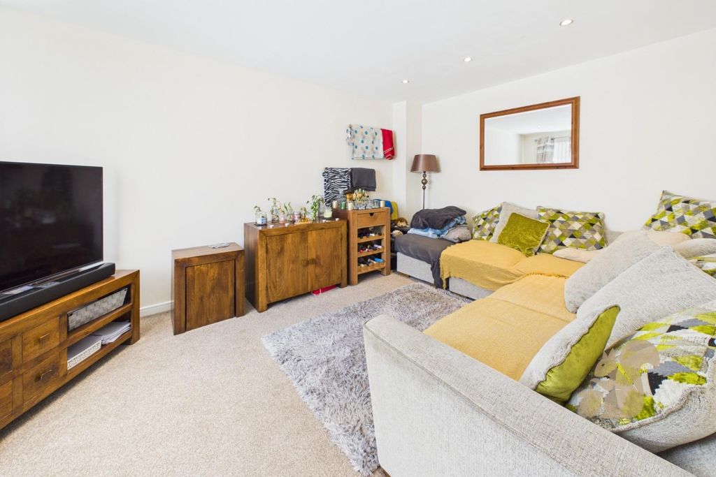 Property photo 3 of 20 Cam05565G0-Pr0076-Still001.Jpg