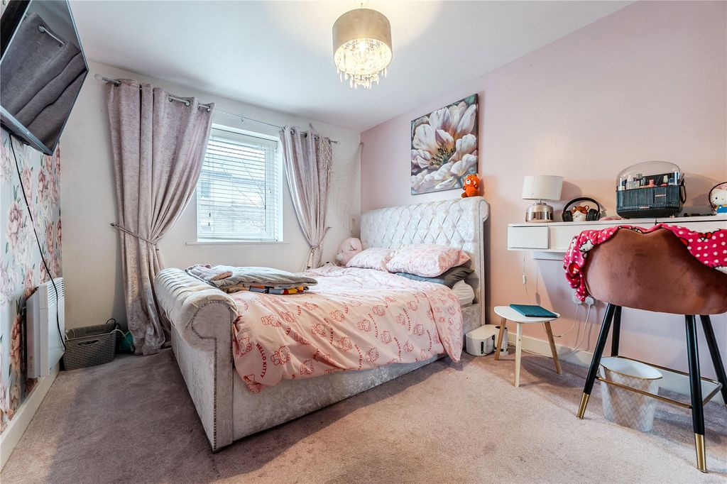 Property photo 2 of 10 Bedroom