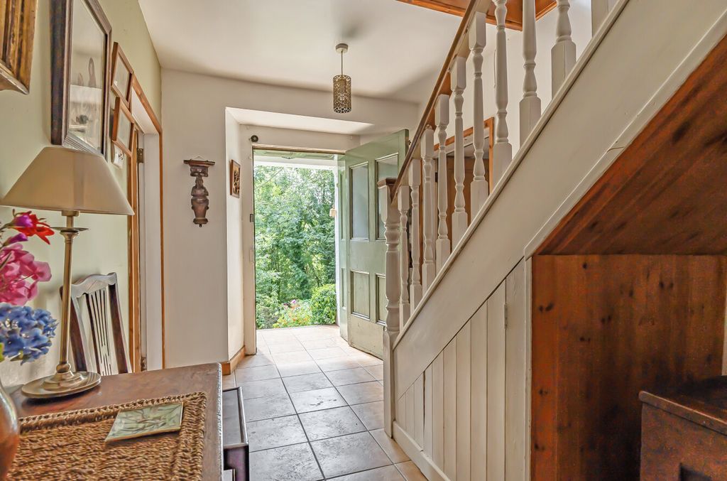 Property photo 2 of 35 -68931B5A0c314-l-1330667-19-689231552F8E7