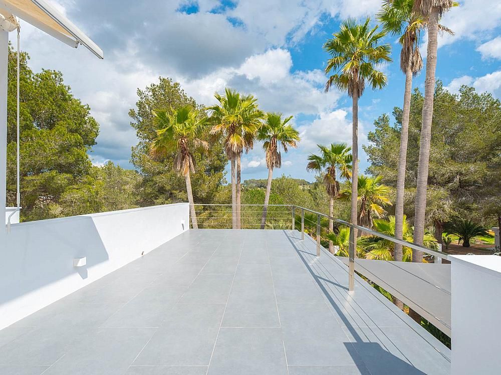 Property photo 1 of 50