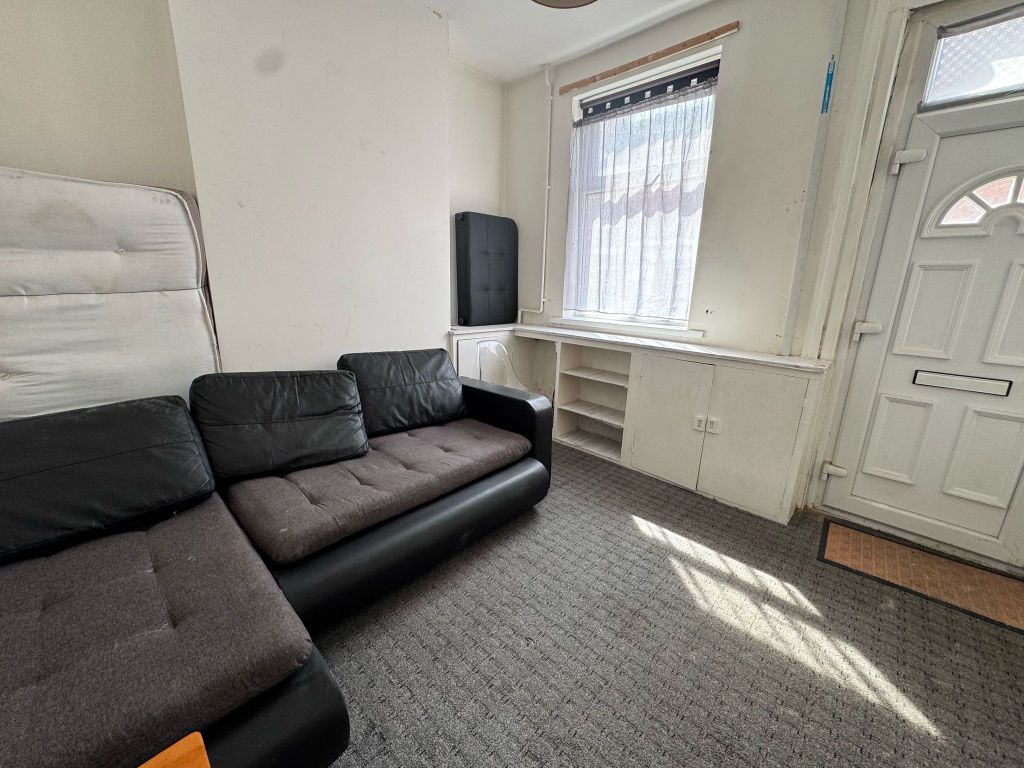 Property photo 2 of 8 Front Room