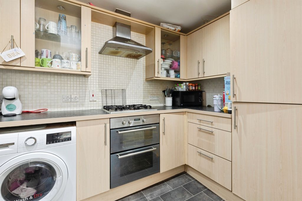 Property photo 3 of 11