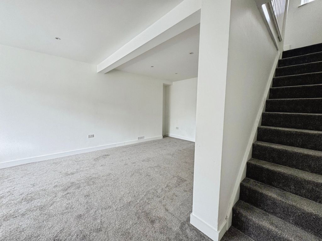 Property photo 2 of 19 4467643