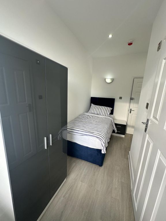 Property photo 1 of 2 Room