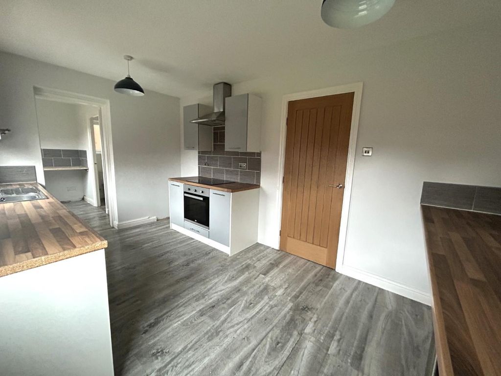 Property photo 3 of 17 Kitchen 2.Jpg
