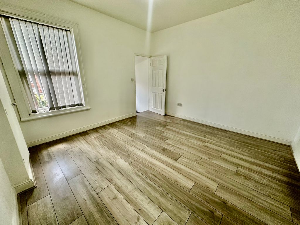 Property photo 2 of 8 Bedroom 2