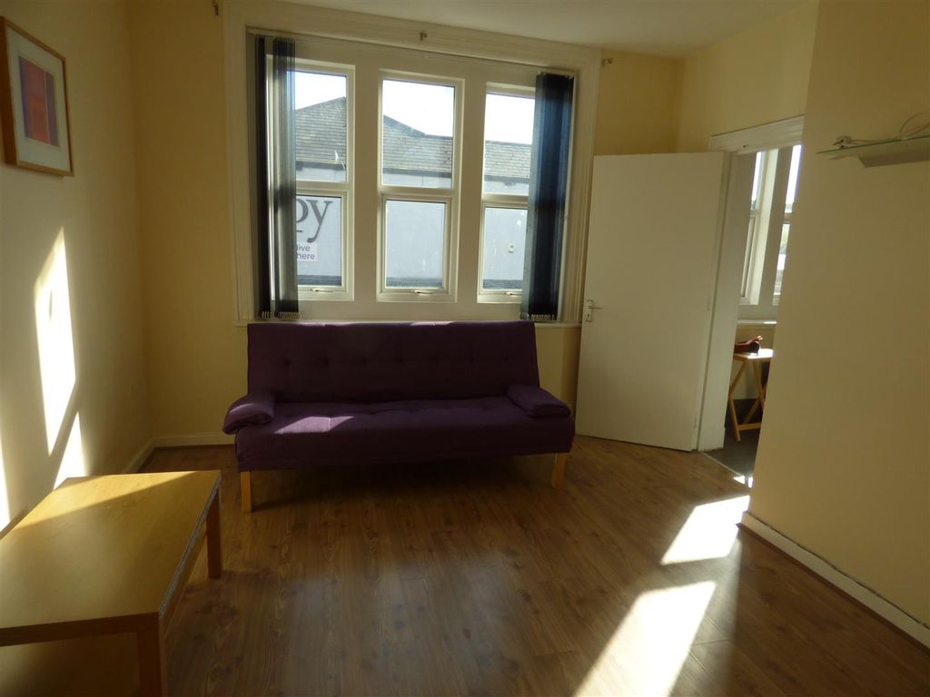 Property photo 3 of 12