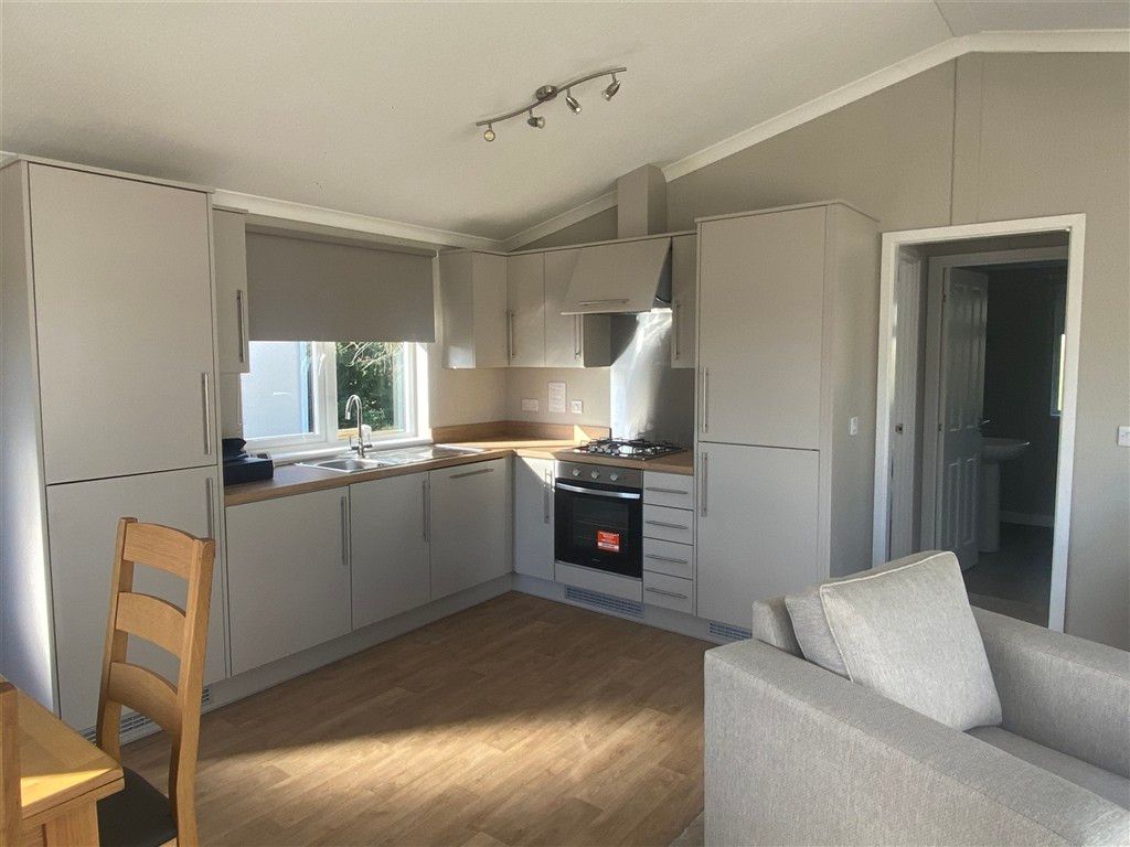 Property photo 1 of 8 Kitchen