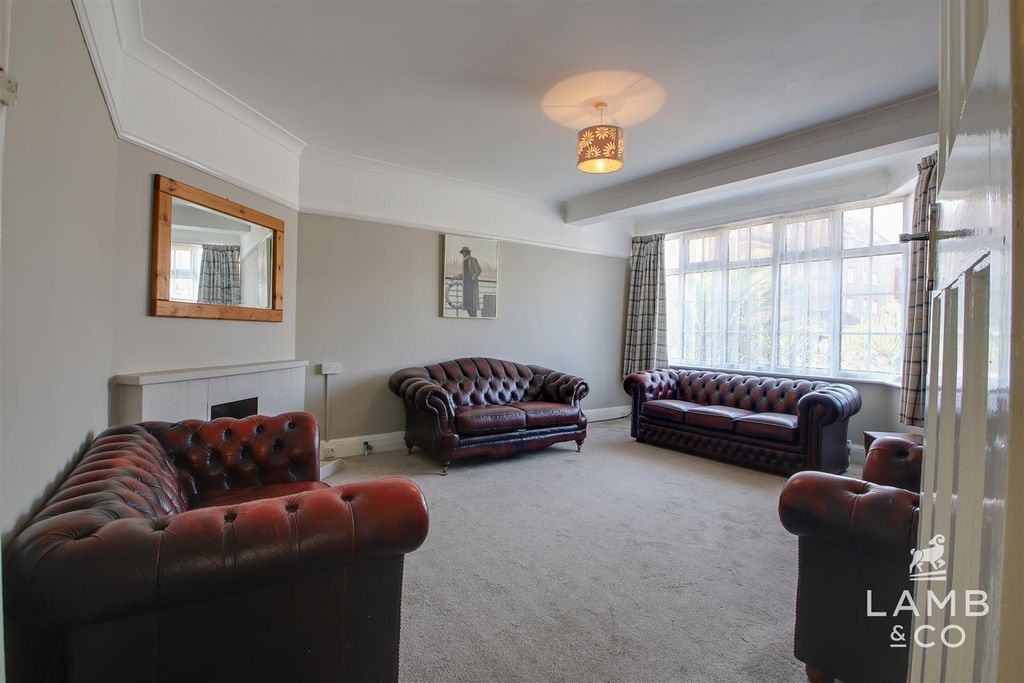 Property photo 3 of 23