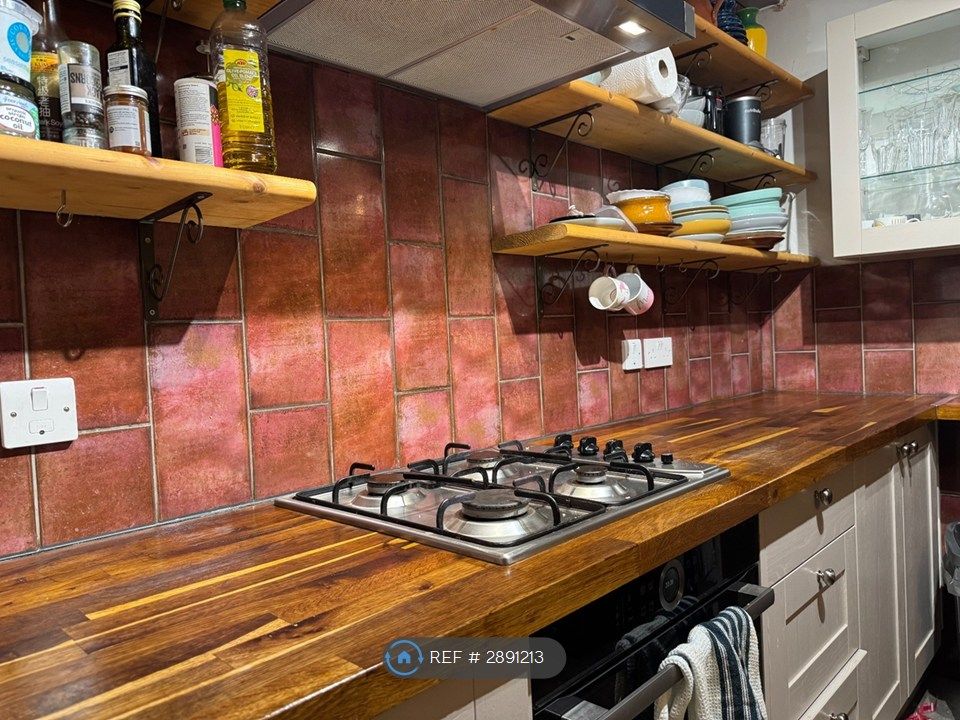 Property photo 3 of 9 Kitchen