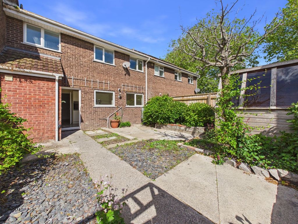 Property photo 2 of 25