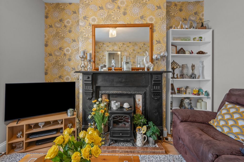 Property photo 3 of 32