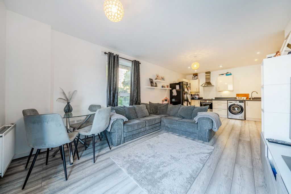 Property photo 2 of 19 1510223-9-6A8Db2A...