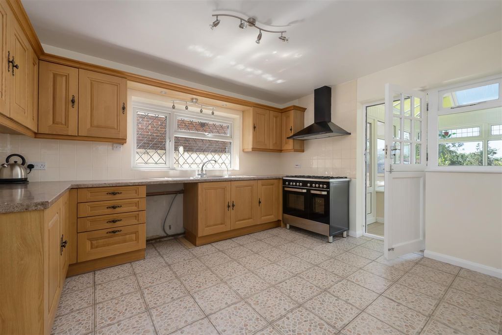 Property photo 3 of 15 Hillside Road, Whitstable