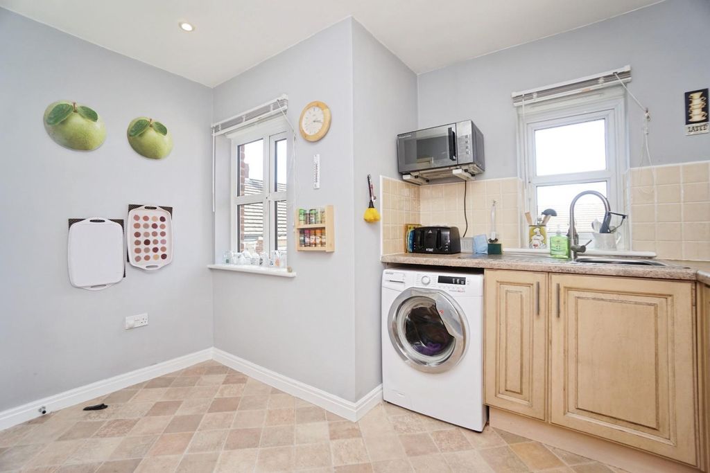 Property photo 3 of 26 Kitchen Diner