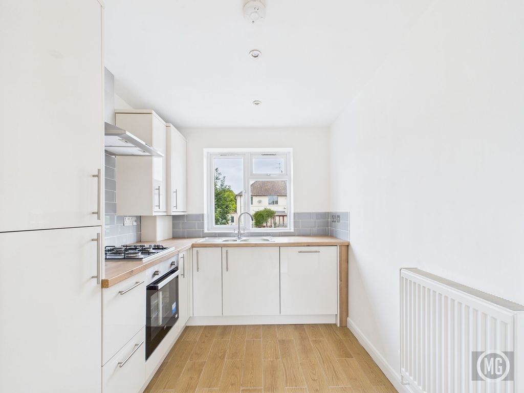 Property photo 3 of 12 Kitchen