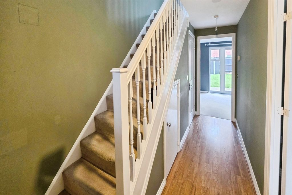 Property photo 2 of 14 Hall