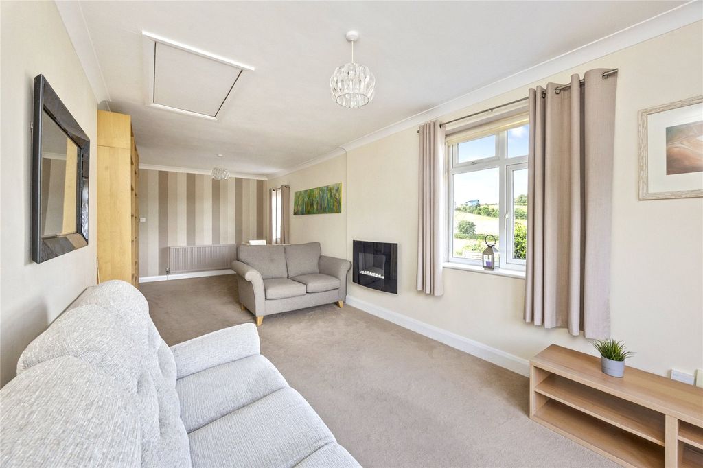 Property photo 2 of 18 Picture No. 14