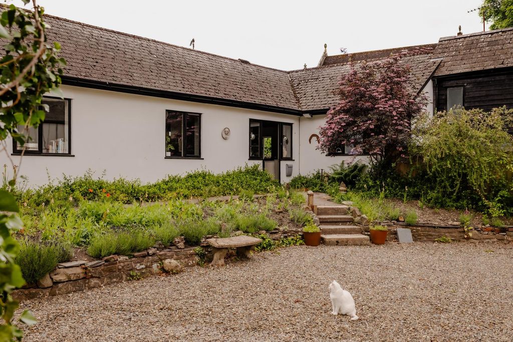 Property photo 2 of 30