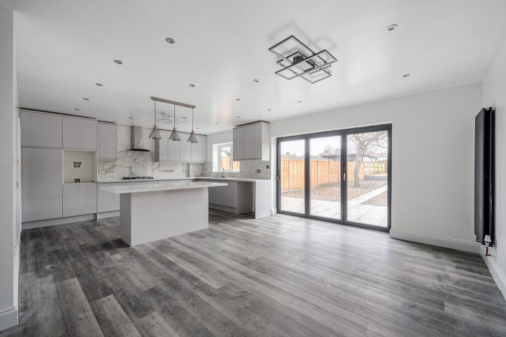 Property photo 3 of 24 1415926-11-6996E4...