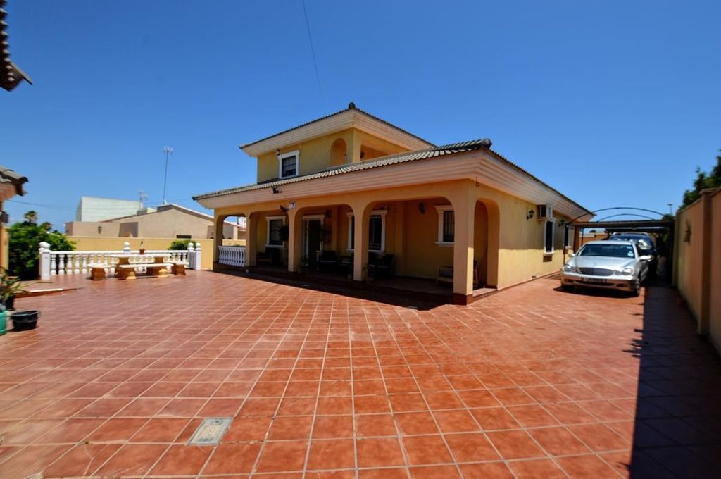 Property photo 2 of 32