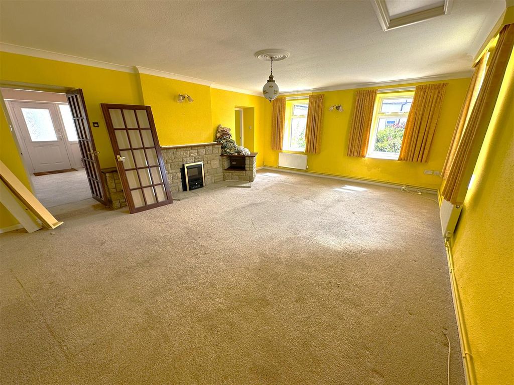 Property photo 2 of 13 Sitting Room