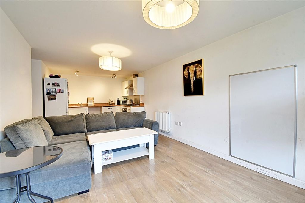 Property photo 3 of 18 Lounge 2.Jpg