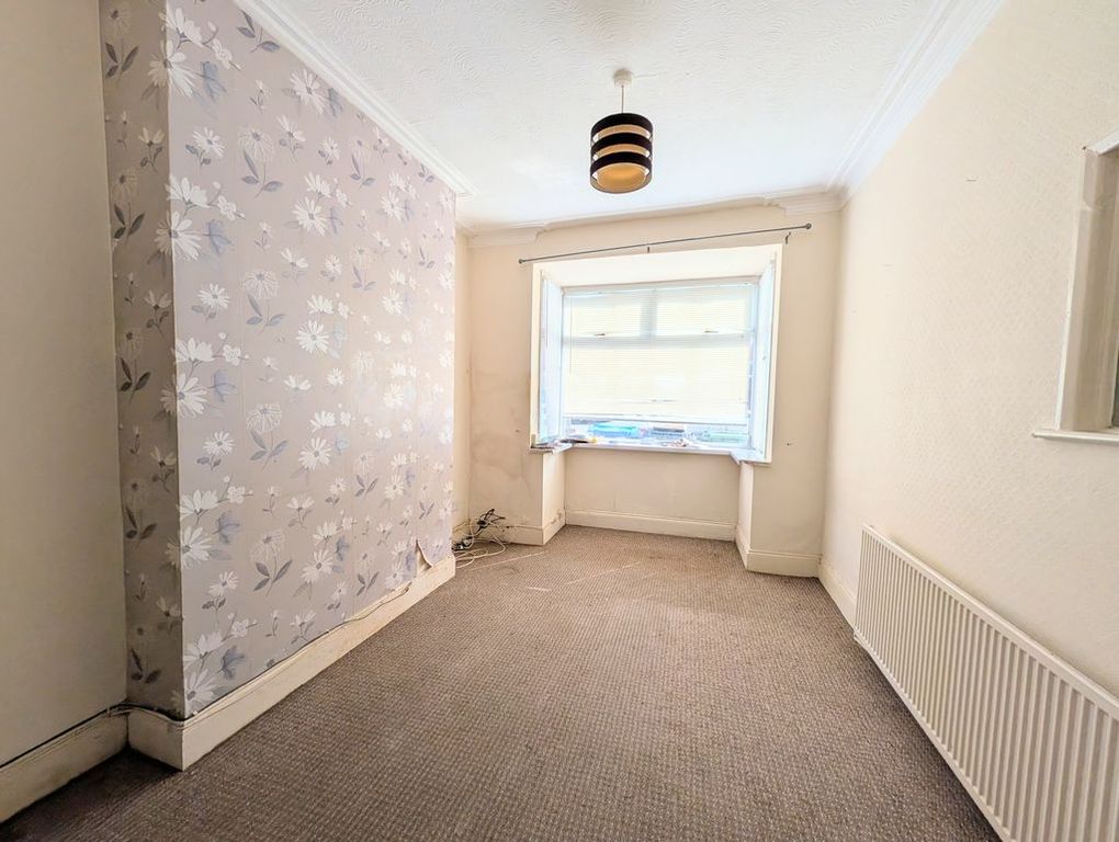 Property photo 3 of 10 Lounge