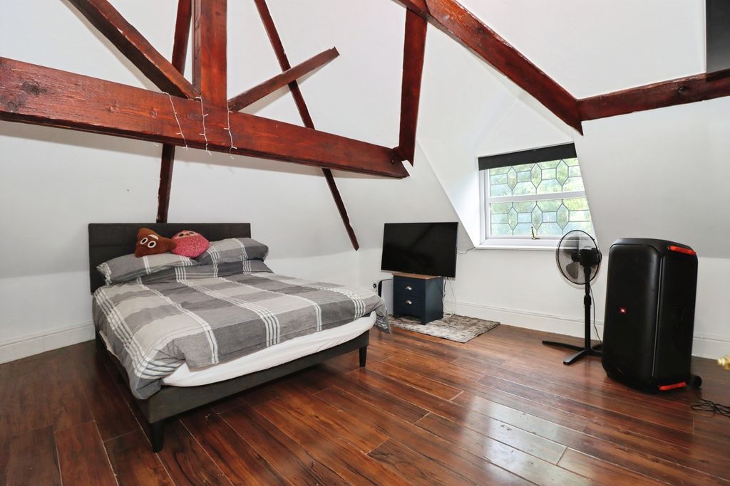 Property photo 2 of 11 Pbox-Img.Jpg
