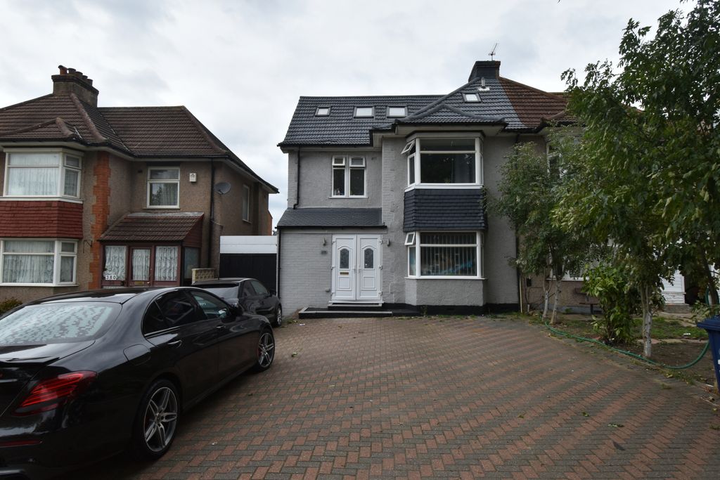Property photo 1 of 10 For Sale €“ 5 Bedroom House €“ Church Road, Northolt, Ub5 £585,000(Reduced For Quick Sale)