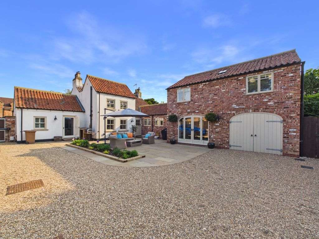 Property photo 1 of 27 4654411