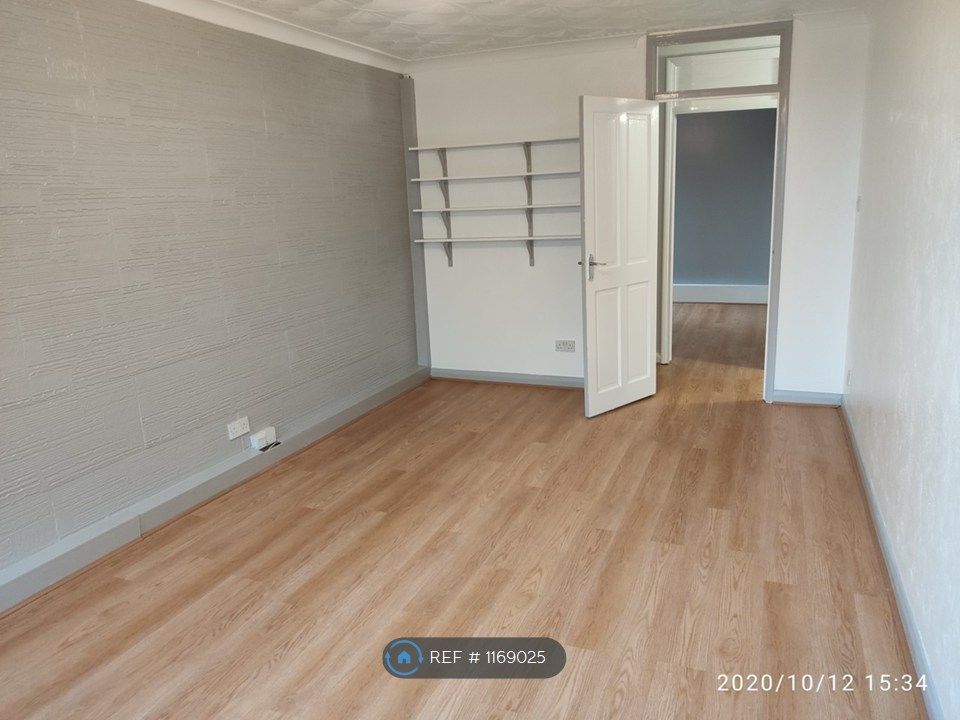 Property photo 1 of 12 Living Room