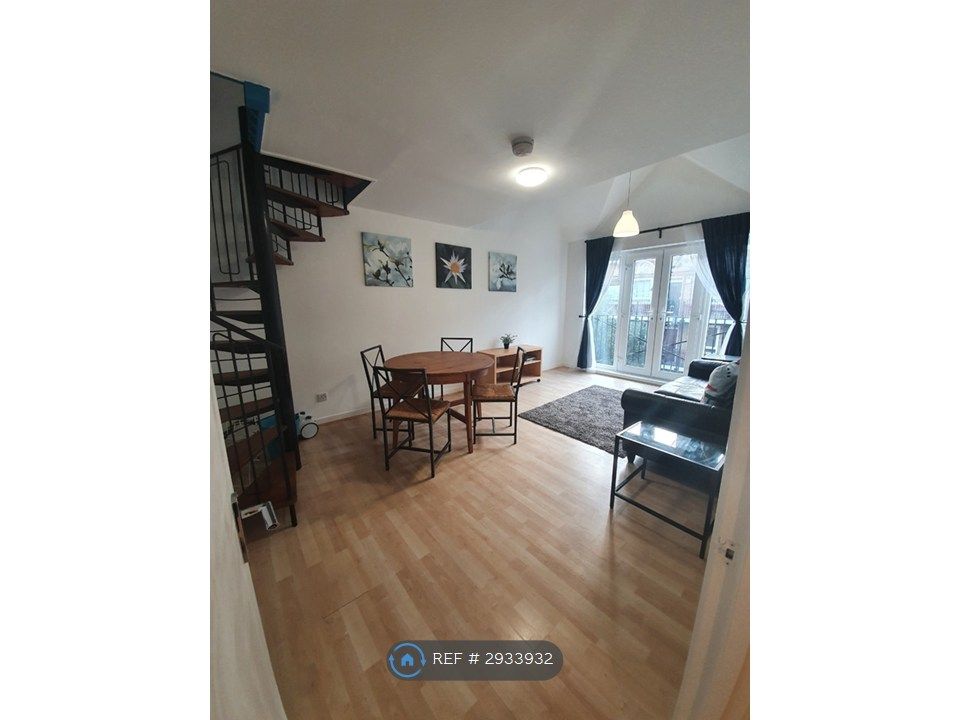 Property photo 1 of 7 Living/Dining