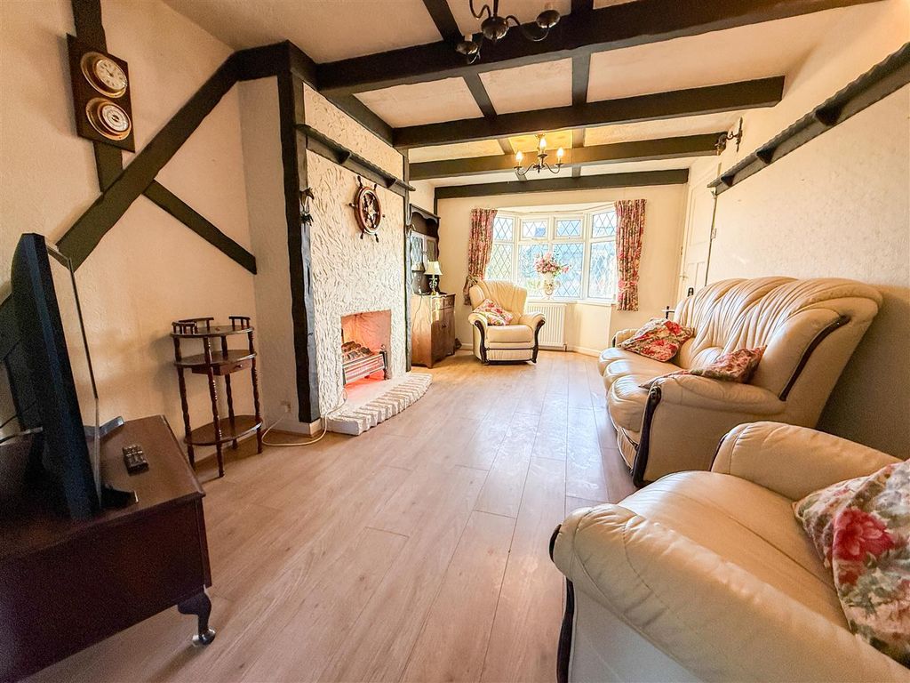 Property photo 3 of 22 Lounge