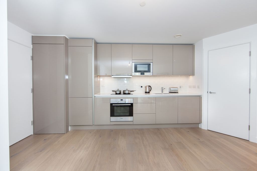 Property photo 3 of 8 304 Capell Apartment