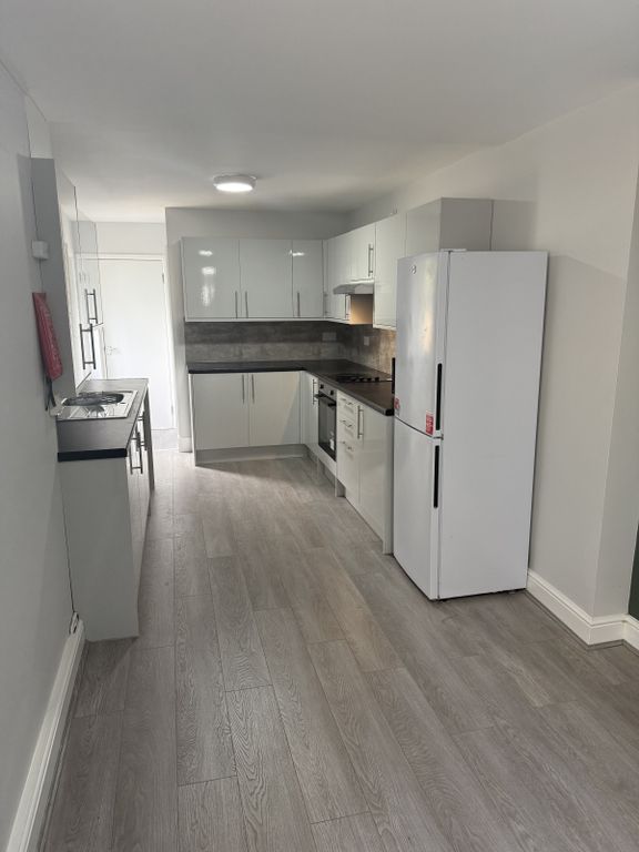 Property photo 2 of 10 Kitchen